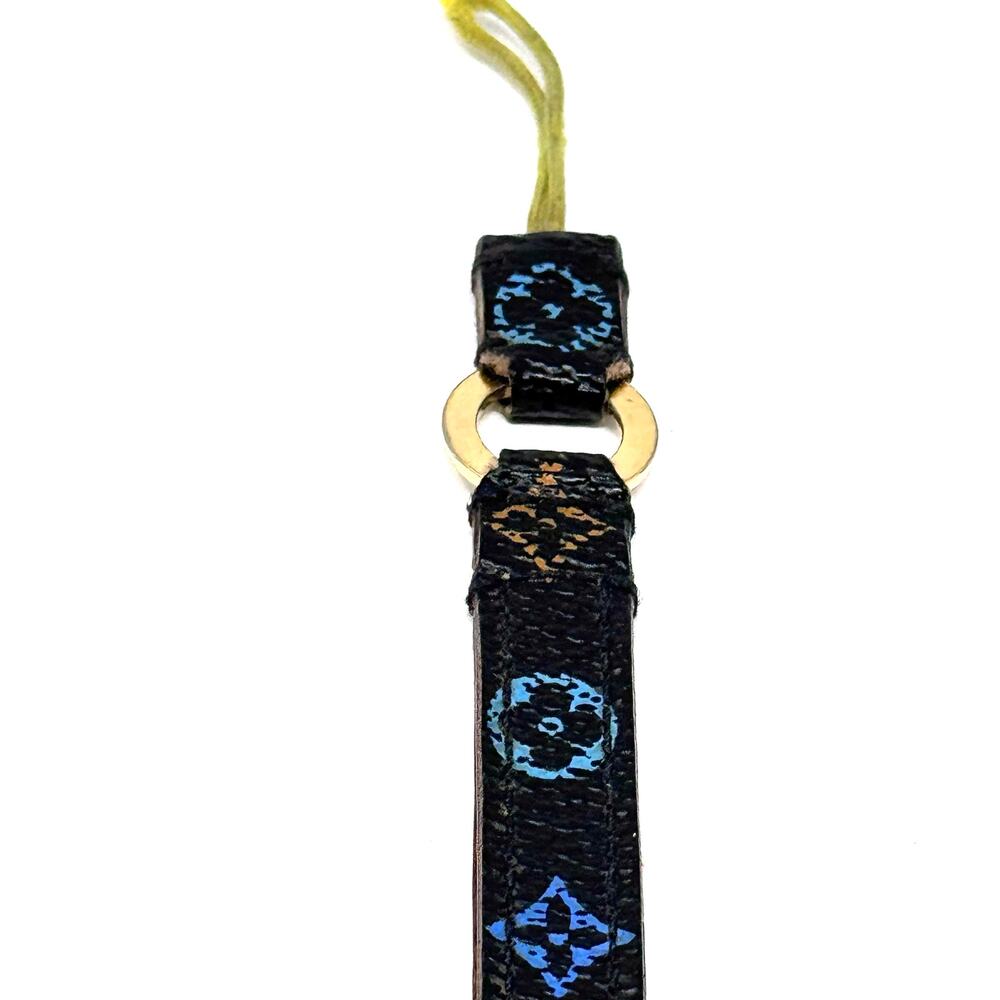 Louis Vuitton ‘Dragonne’ Monogram Keychain - Picture 8 of 10